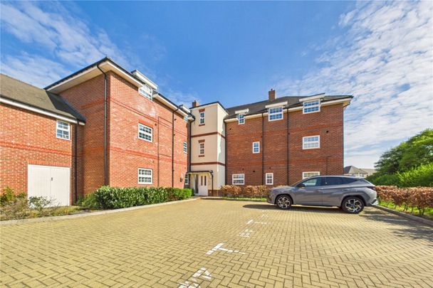 Hayes Drive, Three Mile Cross, Reading, Berkshire, RG7 - Photo 1