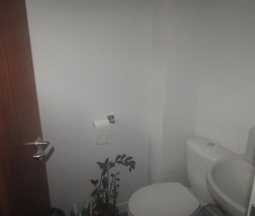 2 bedroom apartment to rent - Photo 6
