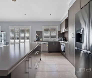 8 Citreus Circuit, BROOKFIELD - Photo 2