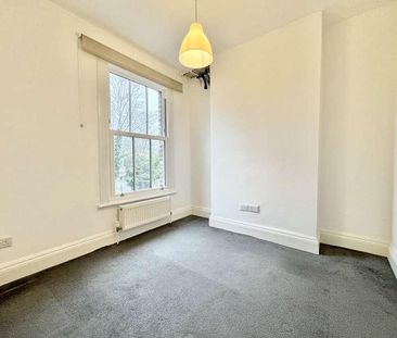 Moselle Avenue, N22 - Photo 1