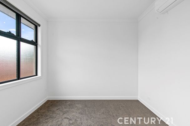 Near New 3-Bedroom Townhouse in Noble Park&excl; - Photo 1