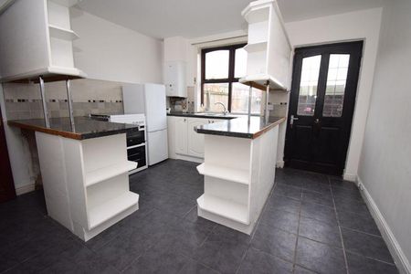 2 bedroom terraced house to rent - Photo 5