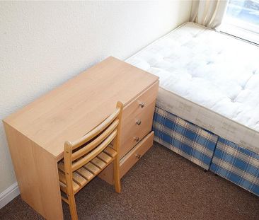 4 bedroom end of terrace house to rent - Photo 5