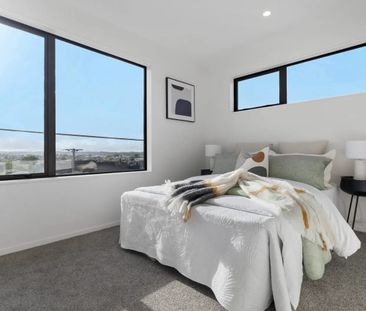 2/113 Te Atatu Road, Te Atatu South - Photo 1