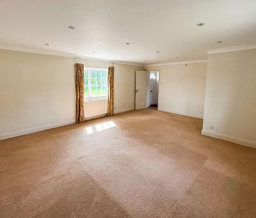 5 bedroom detached house to rent - Photo 2