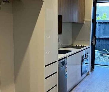 Sunny, Secure & Spacious - 1 Bedroom Townhouse - Photo 2