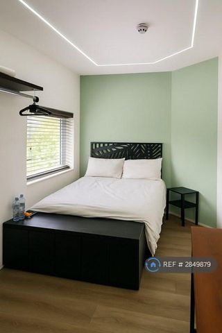 1 bedroom in a house share to rent - Photo 2