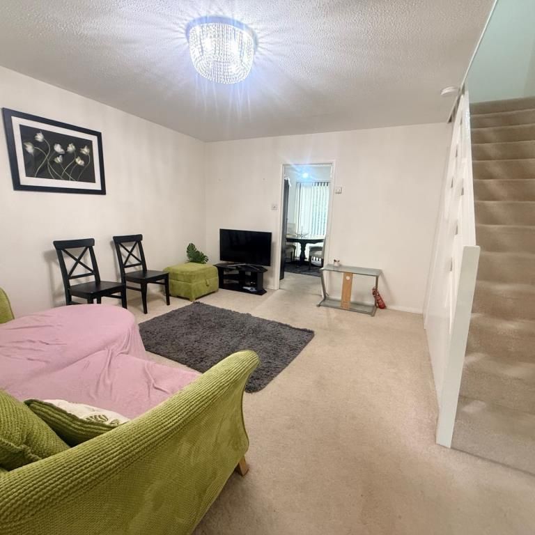 3 bedroom semi-detached house to rent - Photo 1