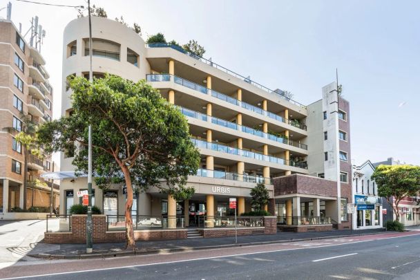 Spacious Studio in the Heart of Taylor Square - Rooftop Access & Parking - Photo 1