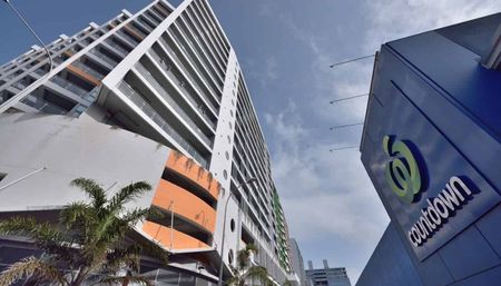 Spacious 1-Bedroom with Stunning Harbour Views - Photo 2