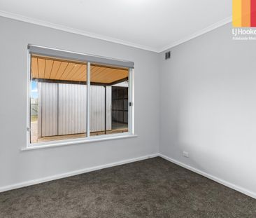 33 Londonderry Avenue, Salisbury Downs SA 5108 - House For Rent | D... - Photo 3