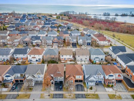 For Lease - 8 Parish Avenue, Ajax, Ontario - Photo 2