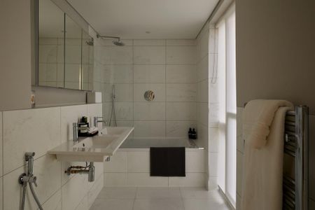 4 bedroom flat to rent - Photo 4