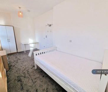 4 bedroom terraced house to rent - Photo 2