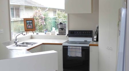 Delightful Two-Bedroom Standalone Townhouse - Photo 5