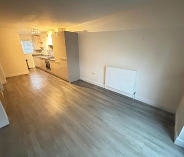 4 bedroom terraced house to rent - Photo 1