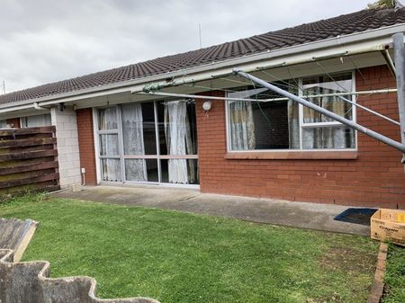 Cozy 2 Bedroom 1 Bathroom Unit - Photo 5