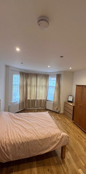 Room in a Shared House, New River Crescent, N13 - Photo 1