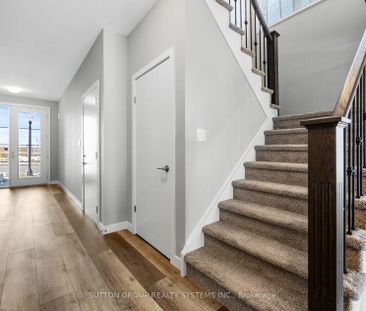 Townhouse For Lease | X8121562 - Photo 4