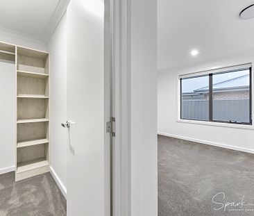 32 Fortune Drive, YOUNGTOWN - Photo 2