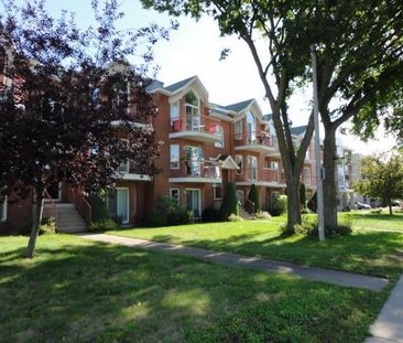 Grand 4 1/2 style condo à louer à Boisbriand - Photo 2