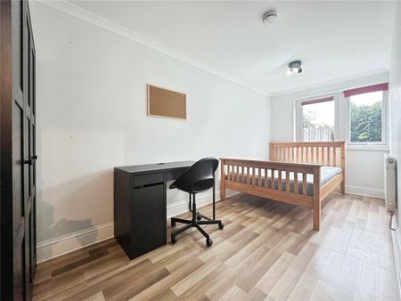 Bond Street, Englefield Green, Egham, Surrey, TW20 0PU - Photo 3