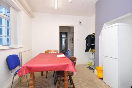 6 bedroom house to rent - Photo 2