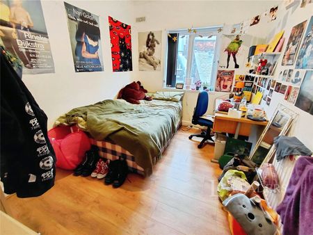 6 bedroom house to rent Standish Road, Manchester, M14 - Photo 3