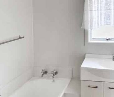 TOKOROA - 3 BEDROOM - Photo 3