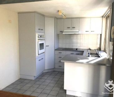 3 BEDROOM TOWNHOUSEâWarrigal State School Catchment - Photo 5