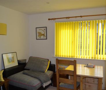 2 bedroom terraced house to rent - Photo 4
