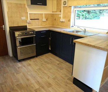 3 bedroom detached bungalow to rent - Photo 2