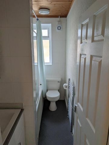 3 bedroom private hall to rent - Photo 3