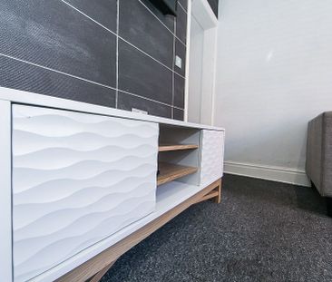 Welton Mount, Hyde Park, Leeds - Photo 3