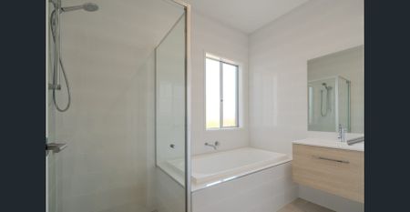 Brand New 4 Bedder Family House unbeatable LOW Price $615 pw - Photo 3