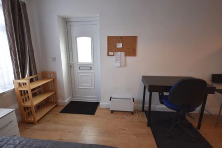 Studio Flat, Lilac Road, SO16 - Photo 4