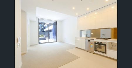 Stunning Garden Apartment | North Facing | Walk to Station and Water - Photo 2