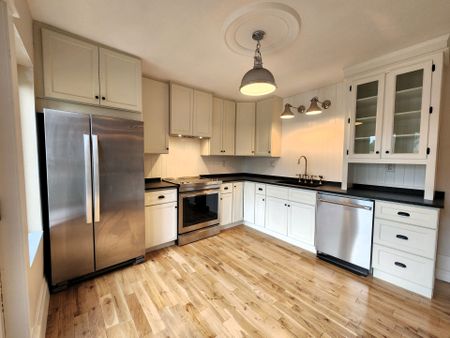 For Lease - 446 Macnab Street, Hamilton, Ontario - Photo 4