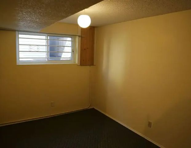 Very clean 2 bedroom basement suite, centrally located from LRT and stores | 2606 11 Avenue Southeast, Calgary - Photo 1