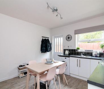 2 bedroom terraced house to rent - Photo 4