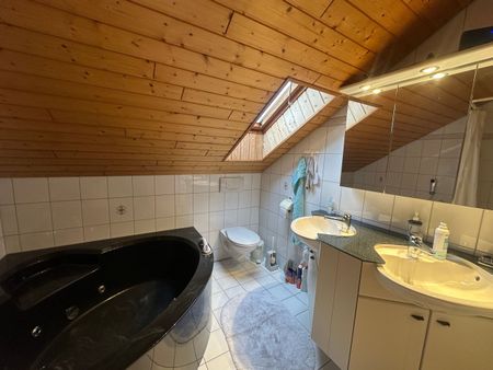 Charming 4-room penthouse apartment in Fahrwangen - Foto 5