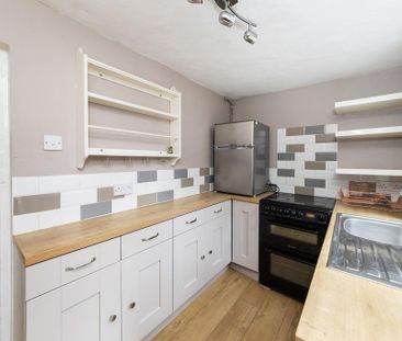 2 bedroom terraced house to rent - Photo 4