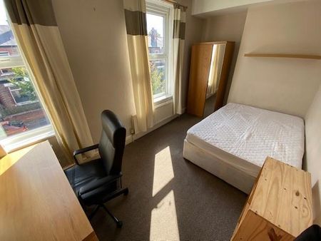 5 bedroom private hall to rent - Photo 3