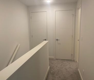 Few Years old! 3BDRMS SINGLE GARAGE TOWNHOME IN WALDEN! - Photo 6