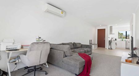 Modern, Light-Filled Townhouse in the Heart of Glen Innes - Photo 4