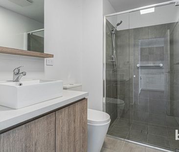 Modern Coastal Apartment with Balcony Living in New Port - Photo 4