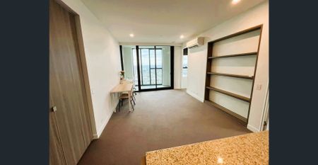 Furnished 2 Bedroom 2 Bathroom Apartment in Swanston Central - Photo 2