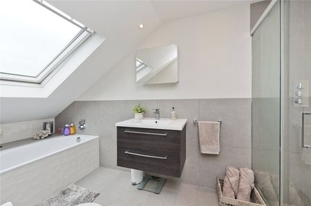 Fulham Palace Road, SW6, London - Photo 5