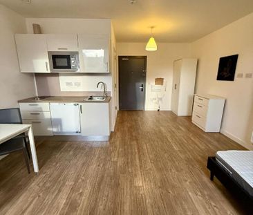 Studio to rent - Photo 1