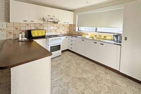 Conveniently Located - Photo 4